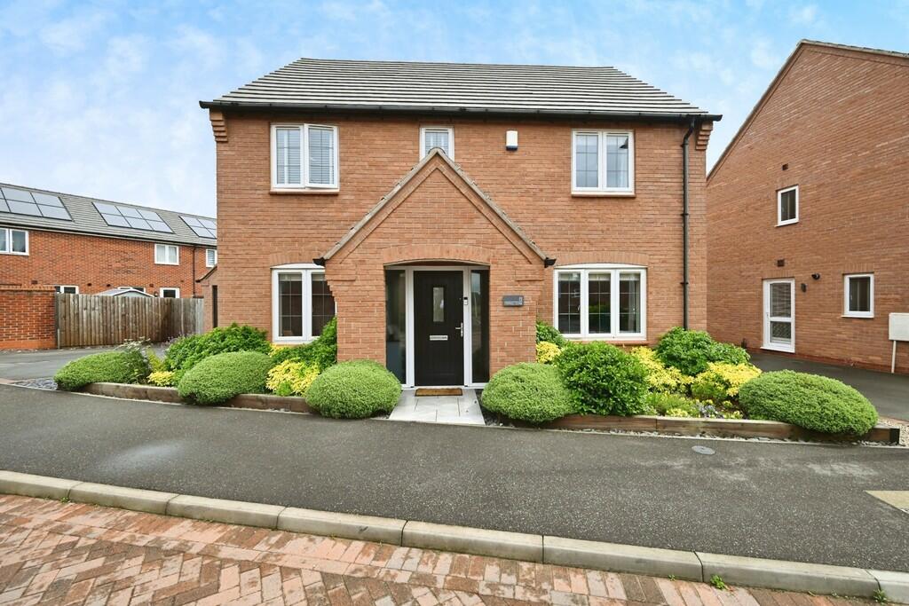 4 bedroom detached house for sale in Carroll Close, Cawston, Rugby, CV22