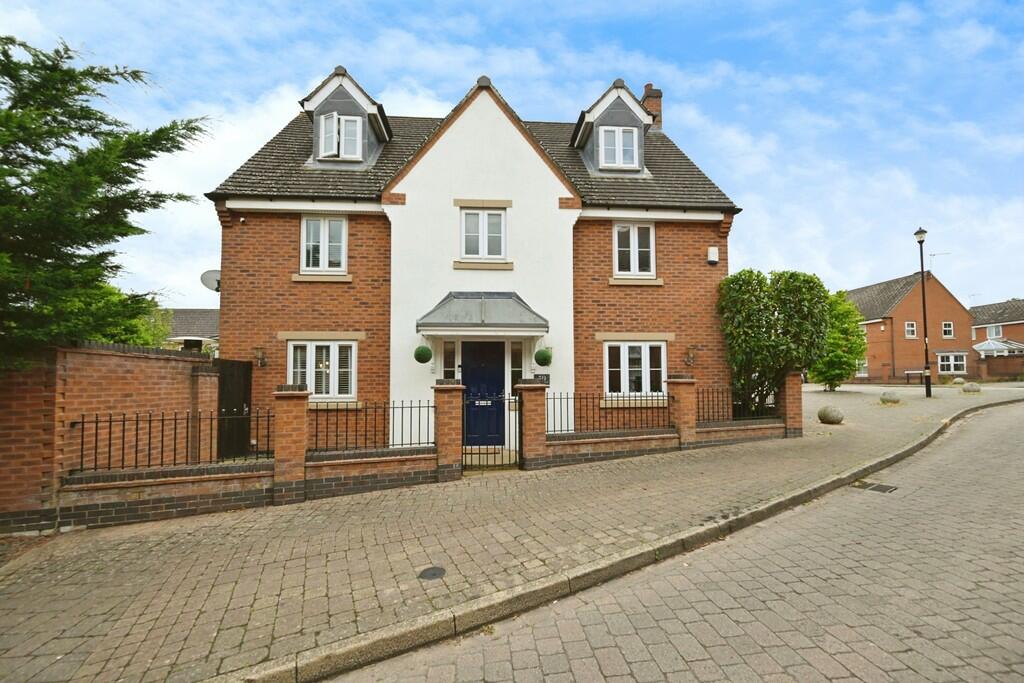 5 bedroom detached house for sale in Longstork Road, Coton Park, Rugby