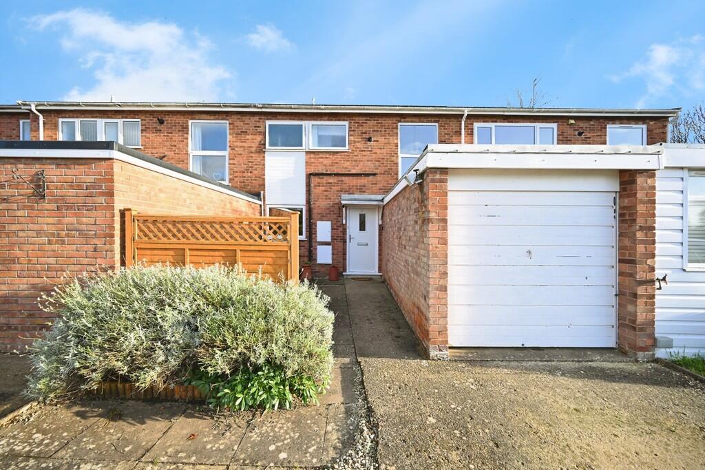 Main image of property: Done Cerce Close, Dunchurch, Rugby