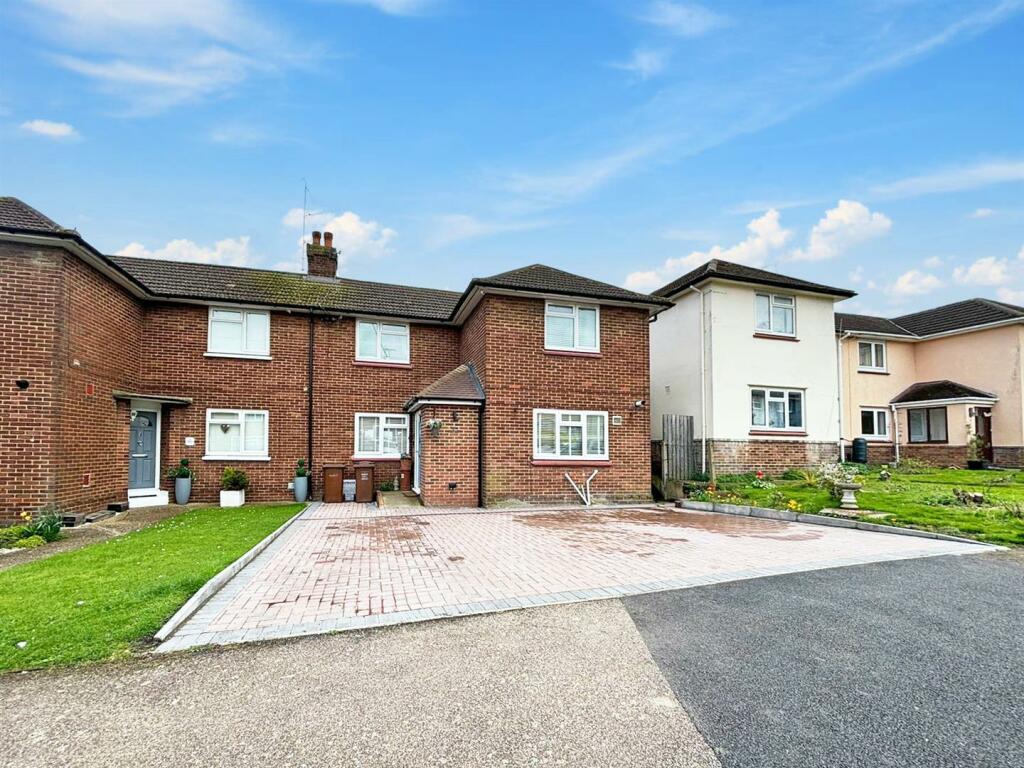 3 bedroom semidetached house for sale in Danson Way, Rainham