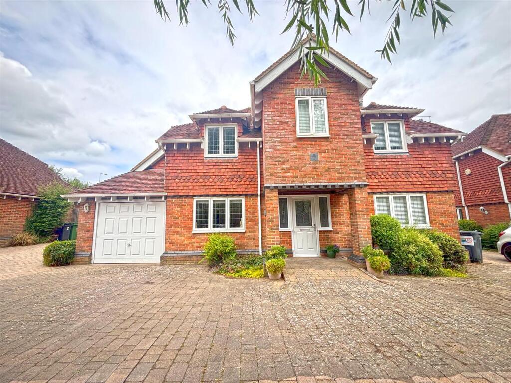 Main image of property: Redwood Glade, Bredhurst, Gillingham