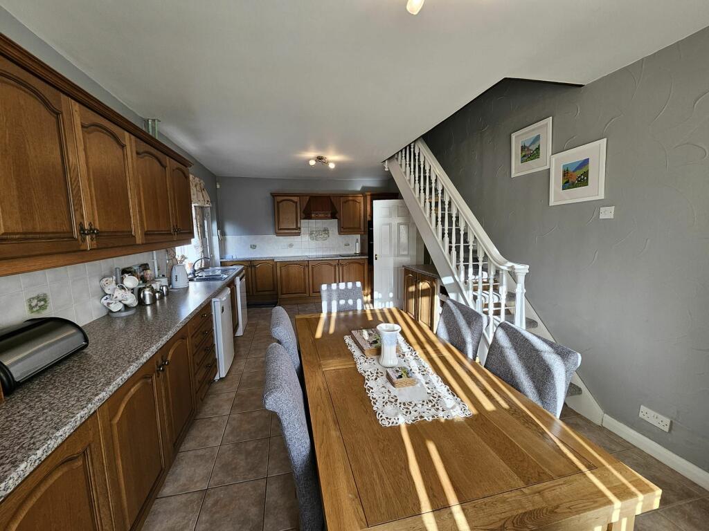 4 bedroom bungalow for sale in High Street, Dunsville, Doncaster, DN7