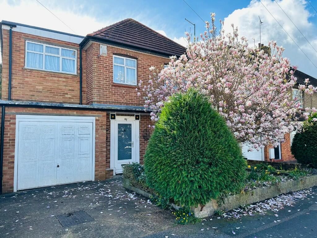 5 bedroom detached house for sale in Eaton Avenue, BLETCHLEY Milton