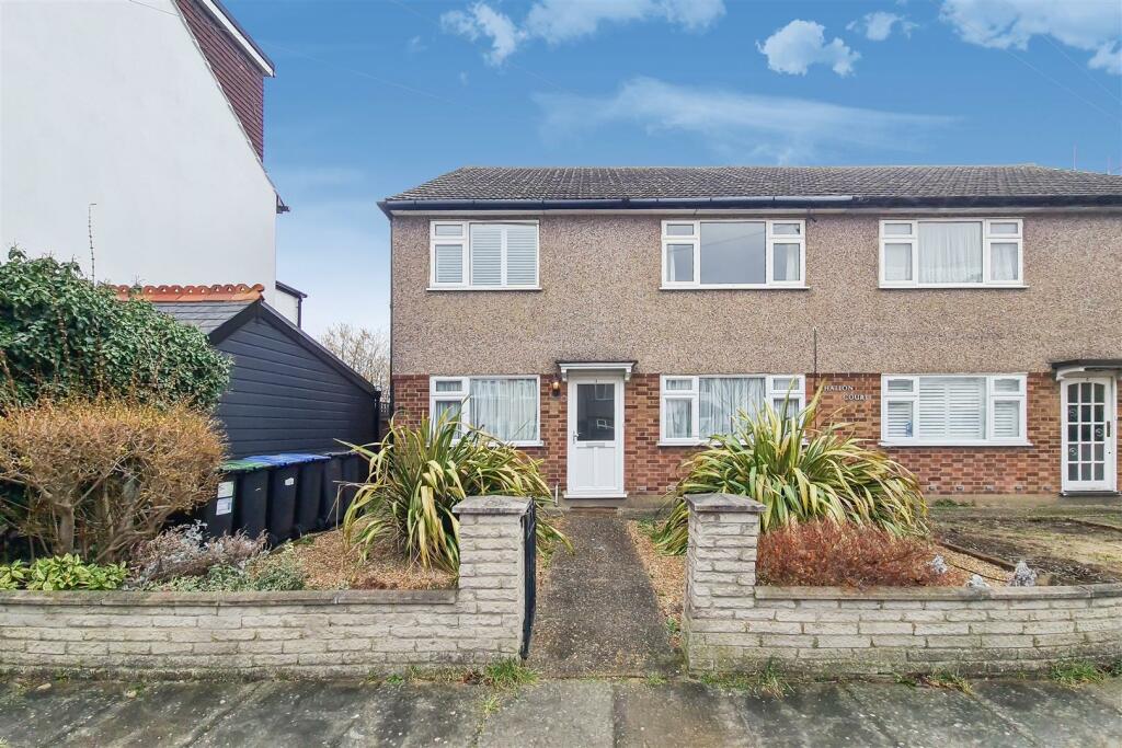 2 bedroom for sale in Churchbury Lane, Enfield, EN1