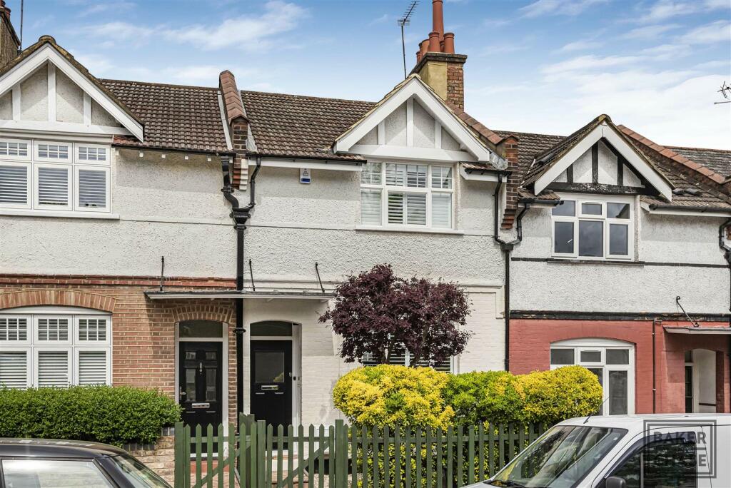 3 bedroom terraced house for sale in Holtwhites Hill, Enfield, EN2