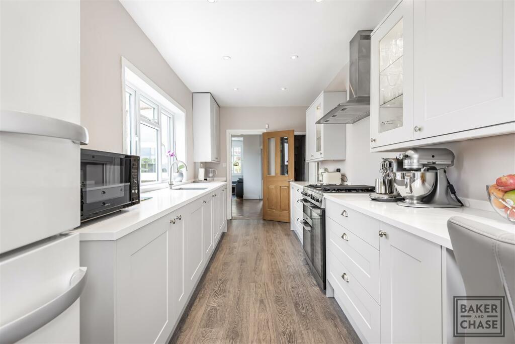 3 bedroom house for sale in Holtwhites Hill, Enfield, EN2