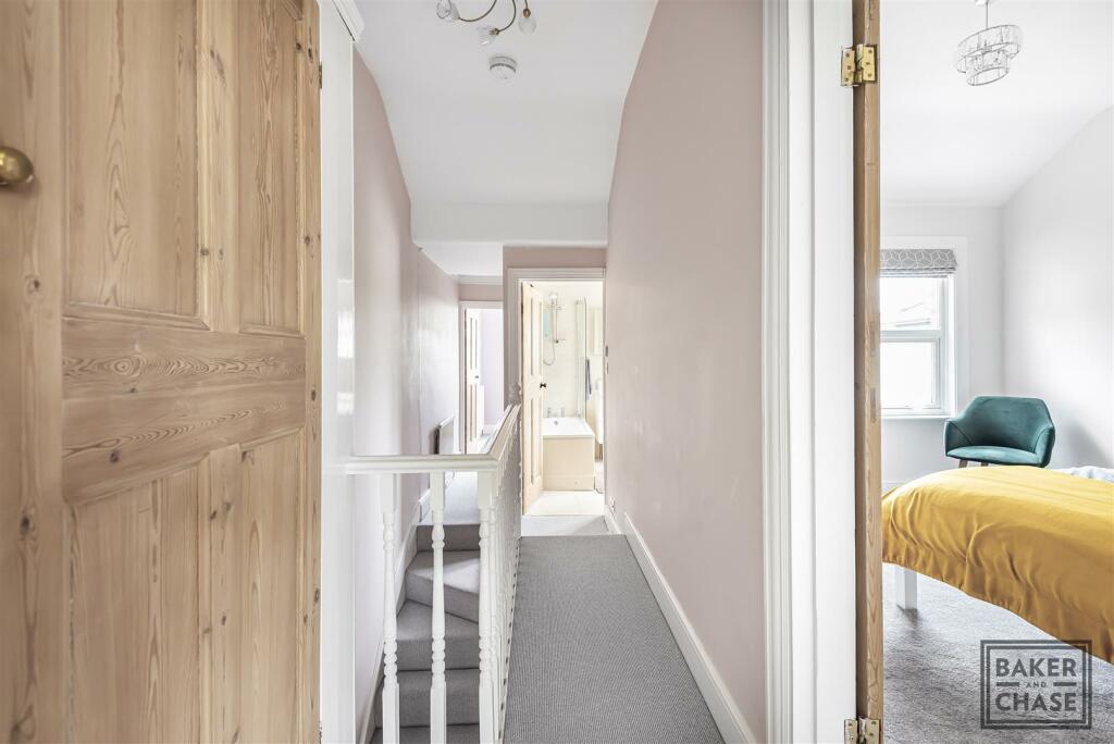 3 bedroom house for sale in Holtwhites Hill, Enfield, EN2
