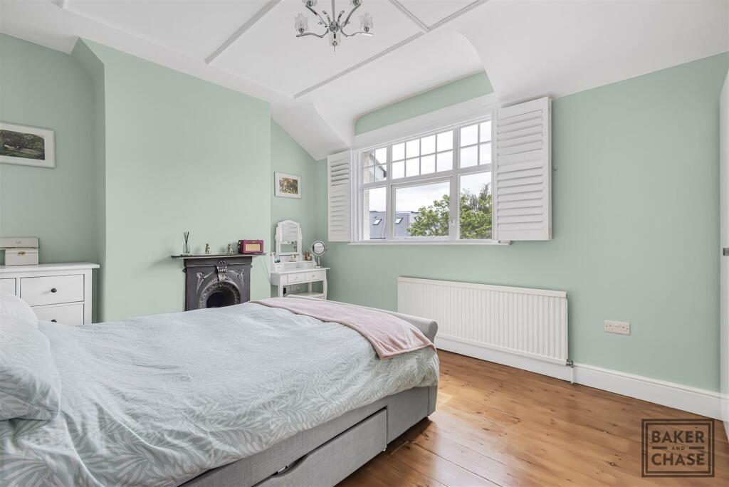 3 bedroom house for sale in Holtwhites Hill, Enfield, EN2