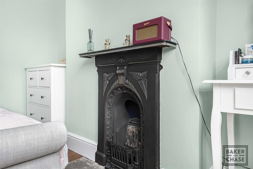 3 bedroom house for sale in Holtwhites Hill, Enfield, EN2