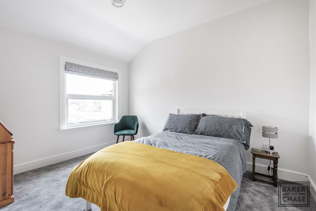 3 bedroom house for sale in Holtwhites Hill, Enfield, EN2