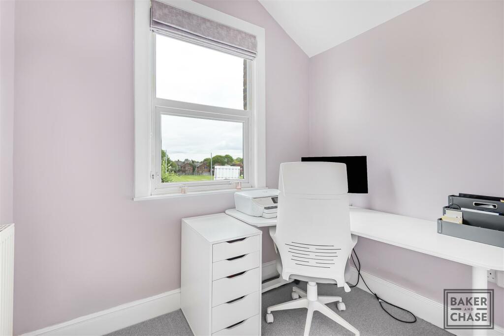3 bedroom house for sale in Holtwhites Hill, Enfield, EN2