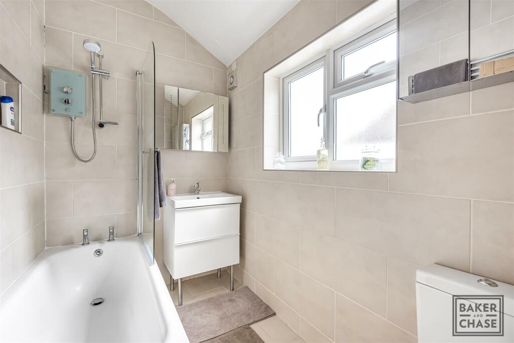 3 bedroom house for sale in Holtwhites Hill, Enfield, EN2