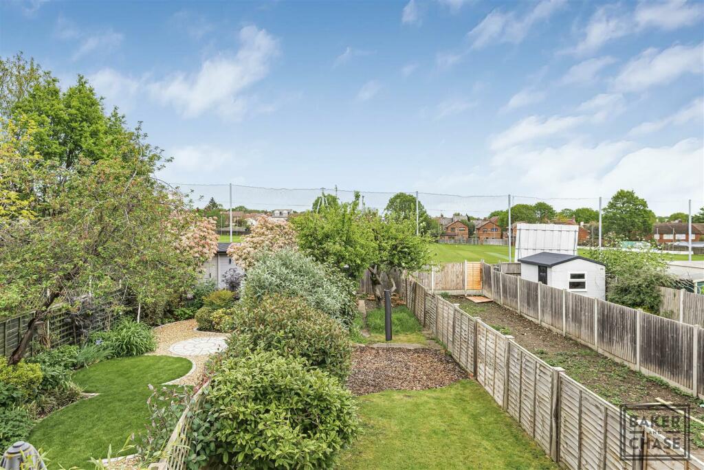 3 bedroom house for sale in Holtwhites Hill, Enfield, EN2