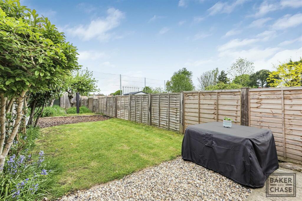 3 bedroom house for sale in Holtwhites Hill, Enfield, EN2