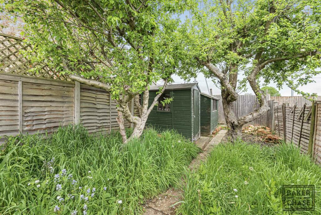 3 bedroom house for sale in Holtwhites Hill, Enfield, EN2