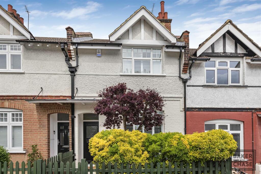 3 bedroom house for sale in Holtwhites Hill, Enfield, EN2