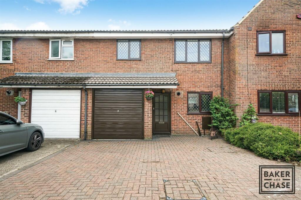 3 bedroom terraced house for sale in Lavender Hill, Enfield, EN2