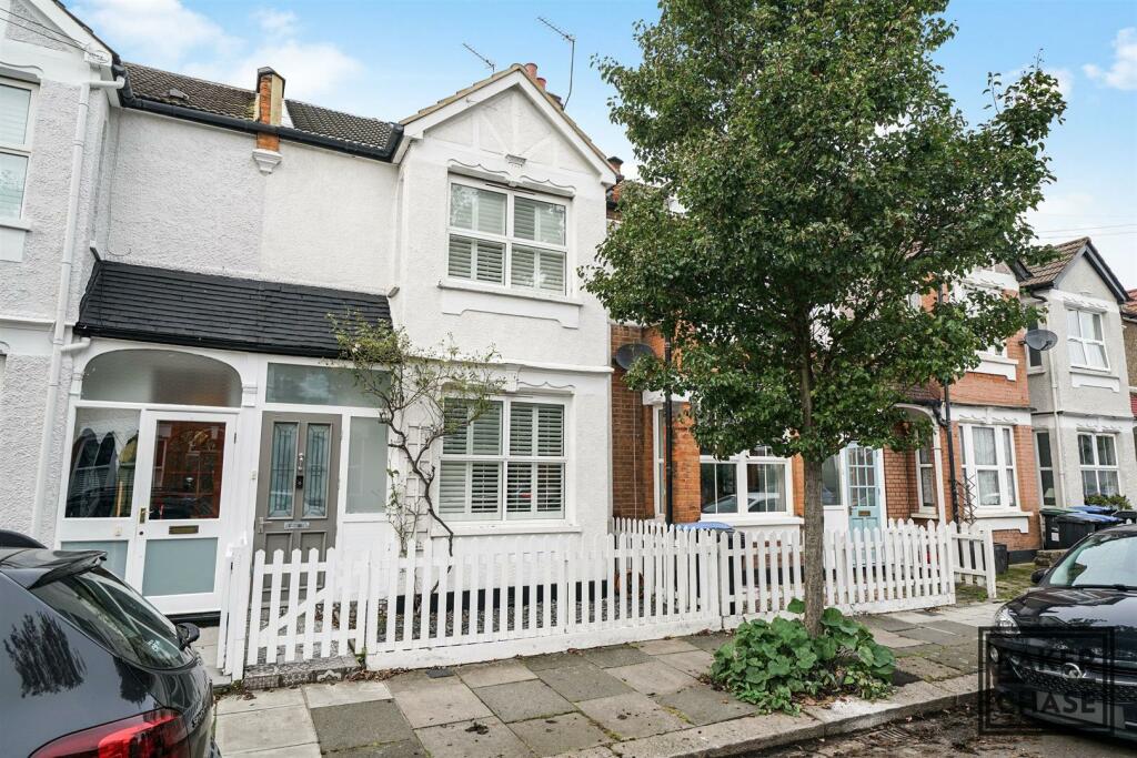 4 bedroom terraced house for sale in Kynaston Road, Enfield, EN2