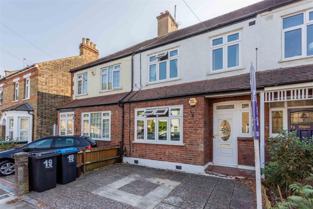 3 bedroom terraced house for sale in Halifax Road, Enfield, EN2