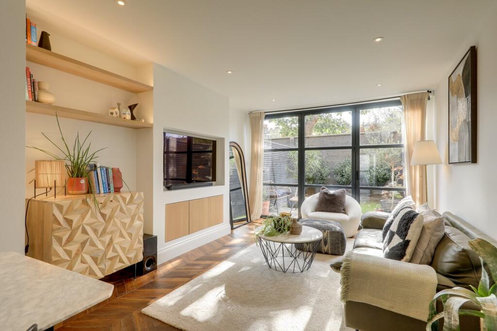 Main image of property: Effingham Road, London, SE12