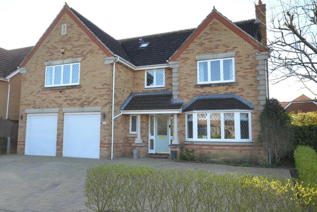 6 bedroom detached house for sale in The Thatchers, Stortford