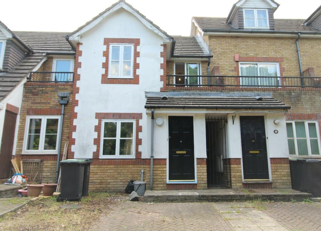 2 bedroom terraced house for rent in Amblecote Meadows, London, SE12