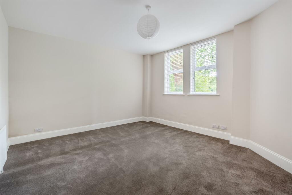 2 bedroom flat for sale in Park Crescent, St BS5