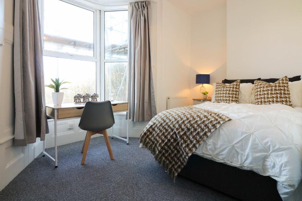 3 bedroom ground floor flat for rent in Cheltenham Place, Plymouth, Devon, PL4