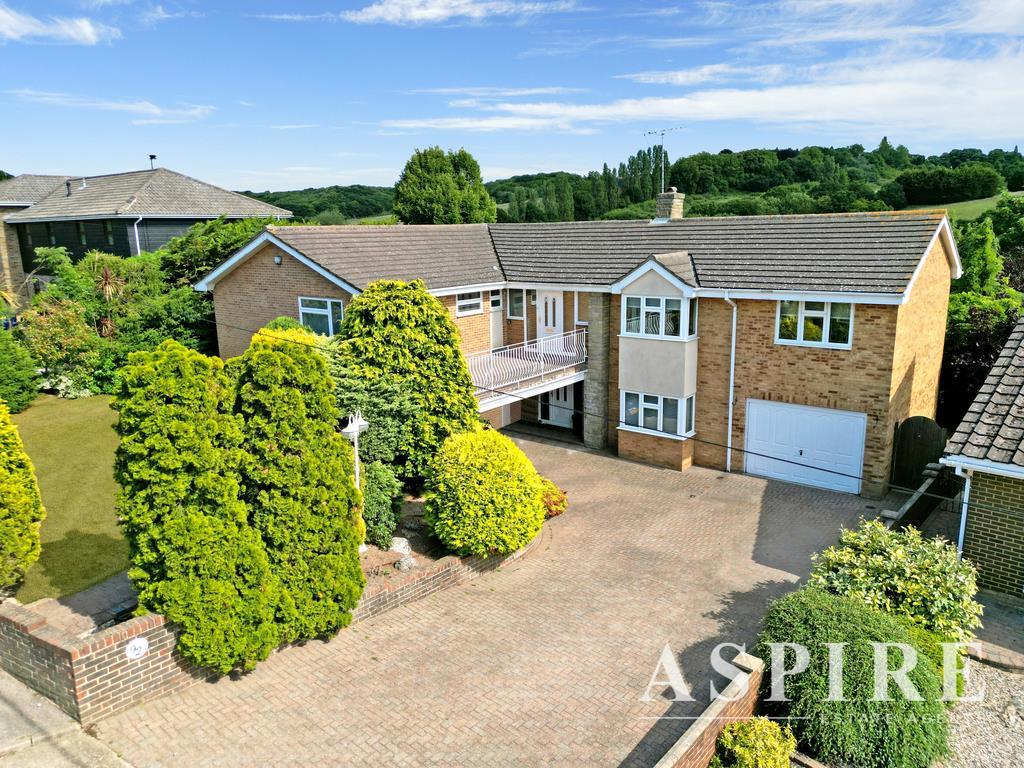 5 bedroom detached house for sale in Underhill Road, Benfleet, SS7