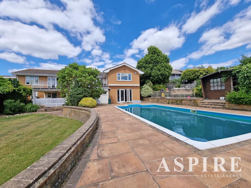 5 bedroom detached house for sale in Underhill Road, Benfleet, SS7