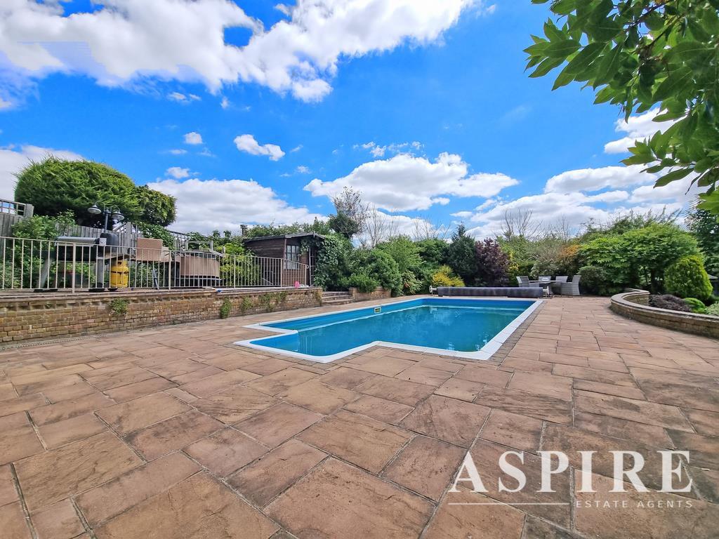 5 bedroom detached house for sale in Underhill Road, Benfleet, SS7