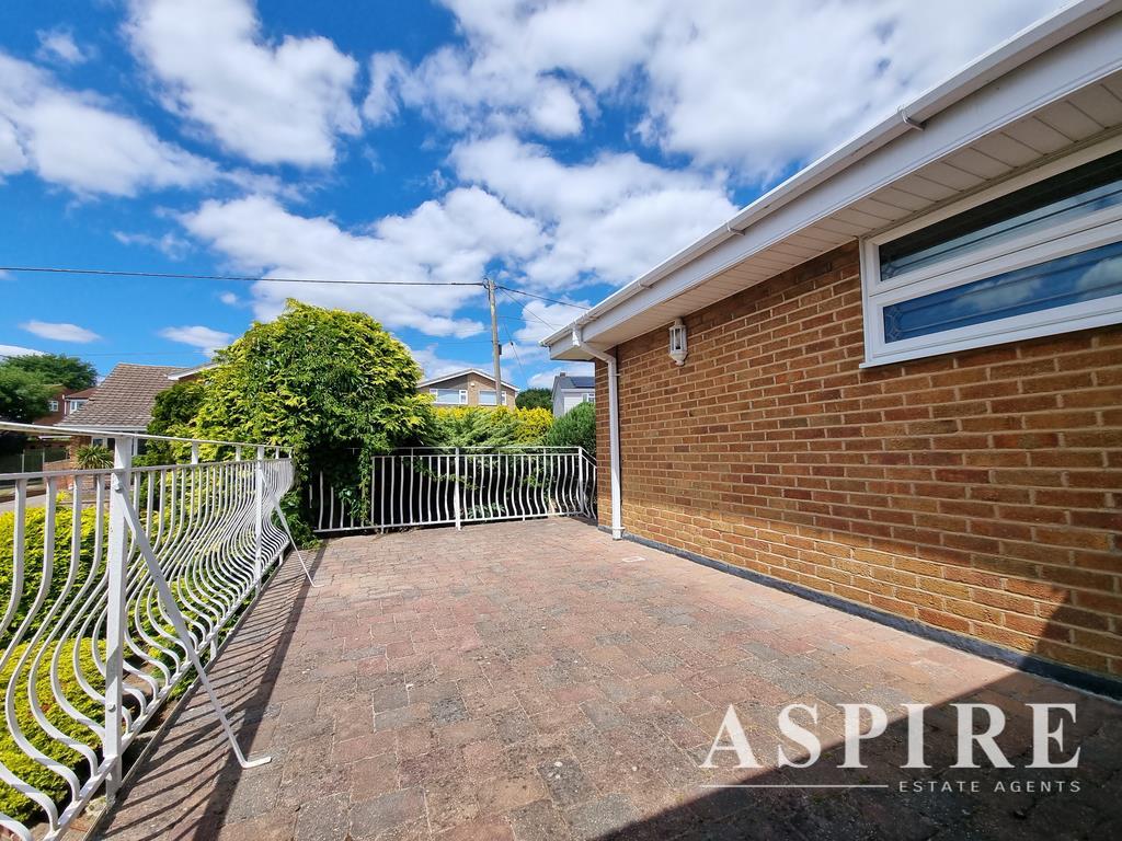 5 bedroom detached house for sale in Underhill Road, Benfleet, SS7