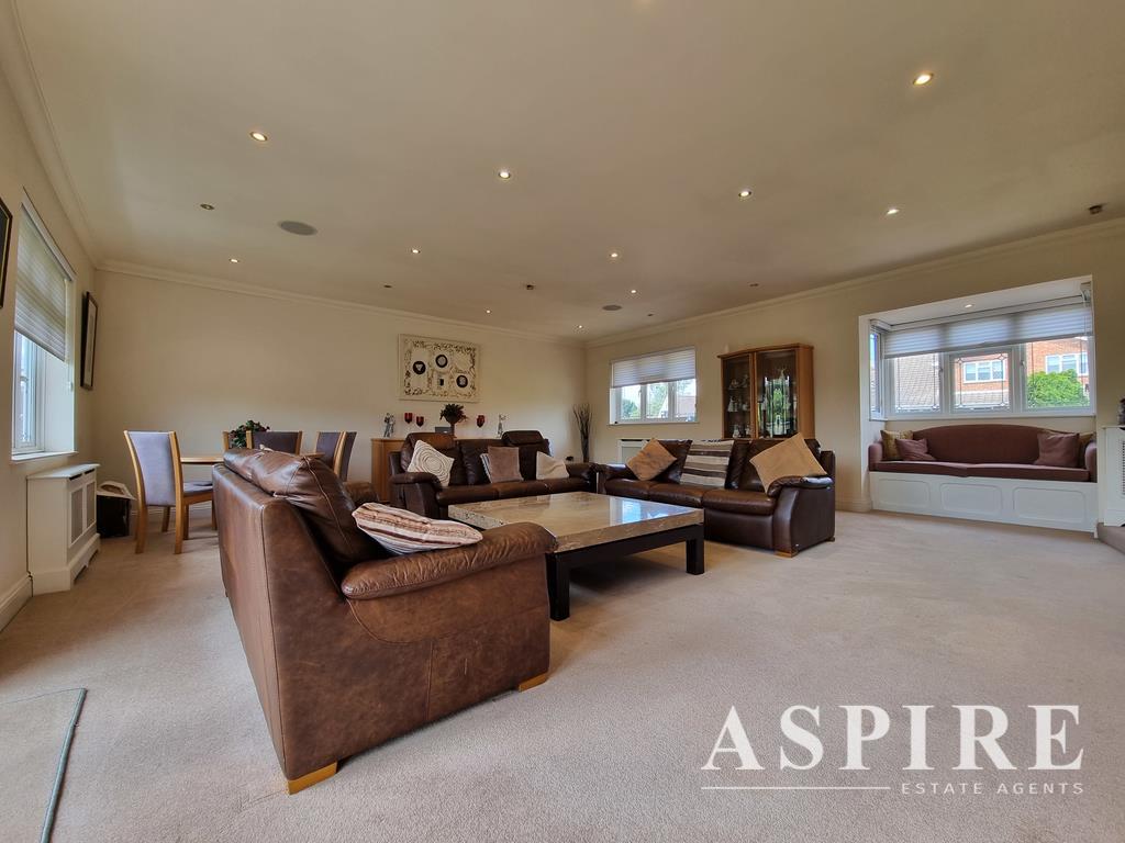 5 bedroom detached house for sale in Underhill Road, Benfleet, SS7