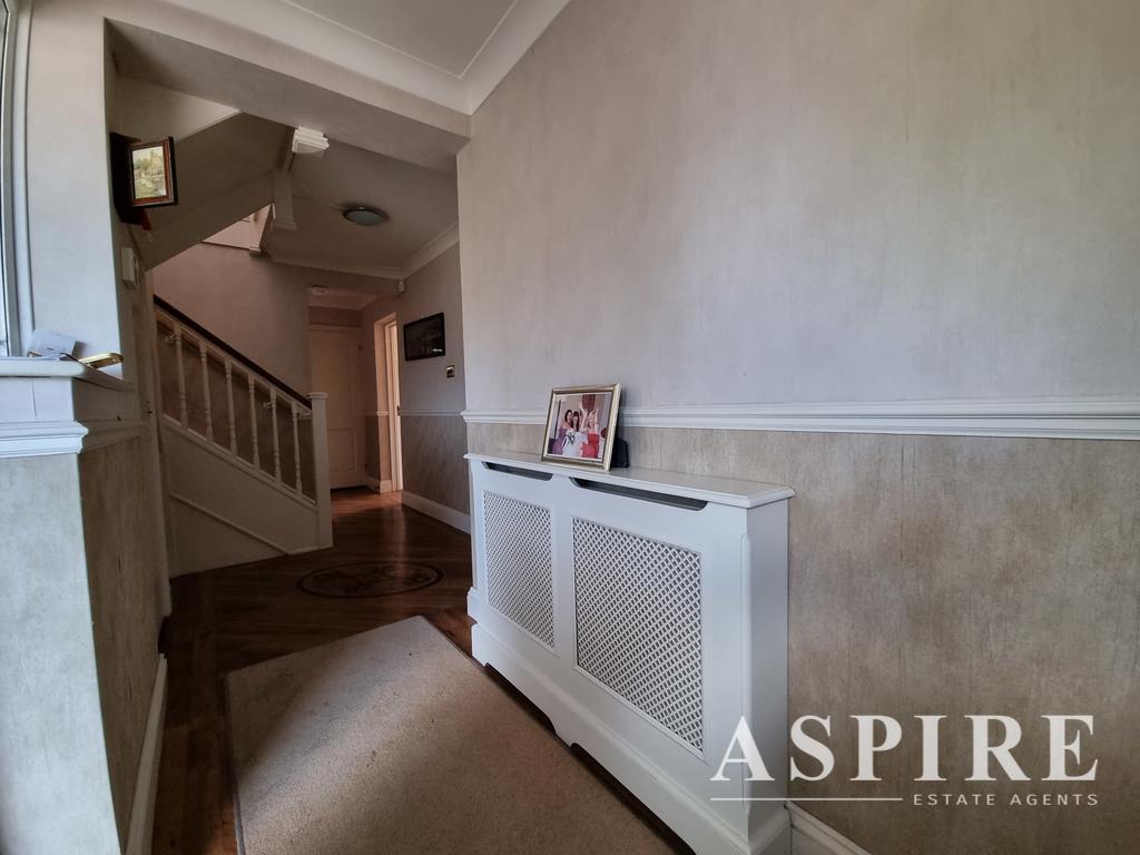 5 bedroom detached house for sale in Underhill Road, Benfleet, SS7