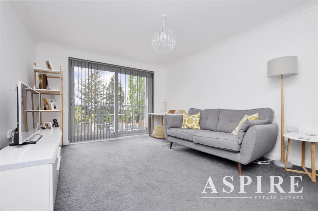 1 bedroom flat for sale in High Road, Benfleet, SS7