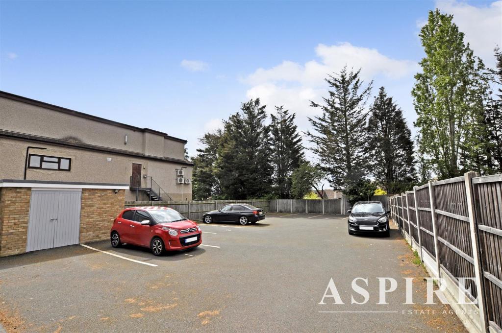 1 bedroom flat for sale in High Road, Benfleet, SS7