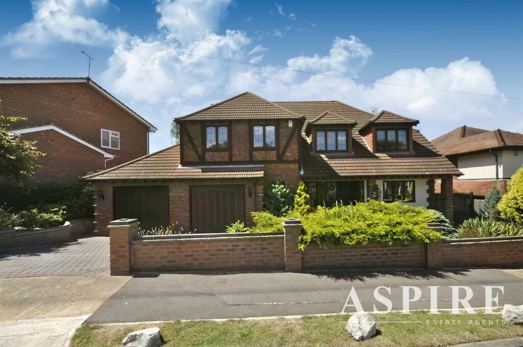 5 bedroom detached house for sale in Thundersley Grove, Benfleet, SS7