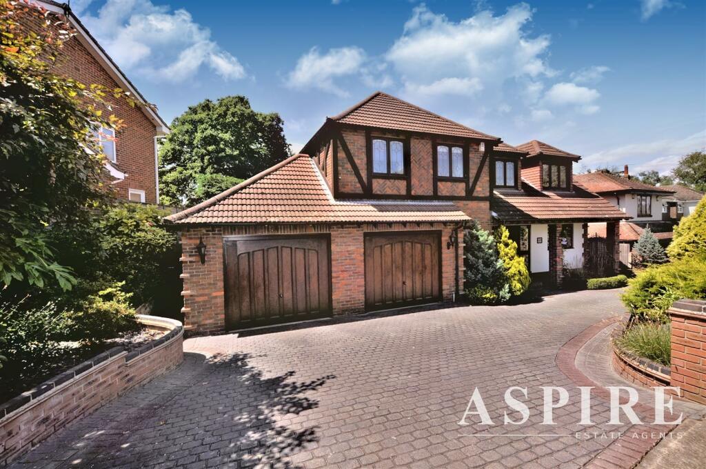 5 bedroom detached house for sale in Thundersley Grove, Benfleet, SS7