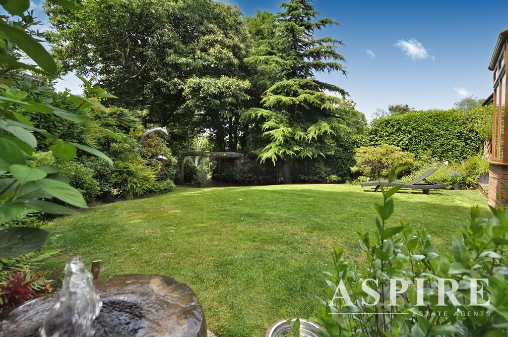 5 bedroom detached house for sale in Thundersley Grove, Benfleet, SS7