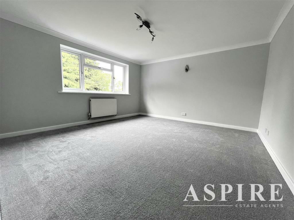 5 bedroom detached house for sale in Thundersley Grove, Benfleet, SS7