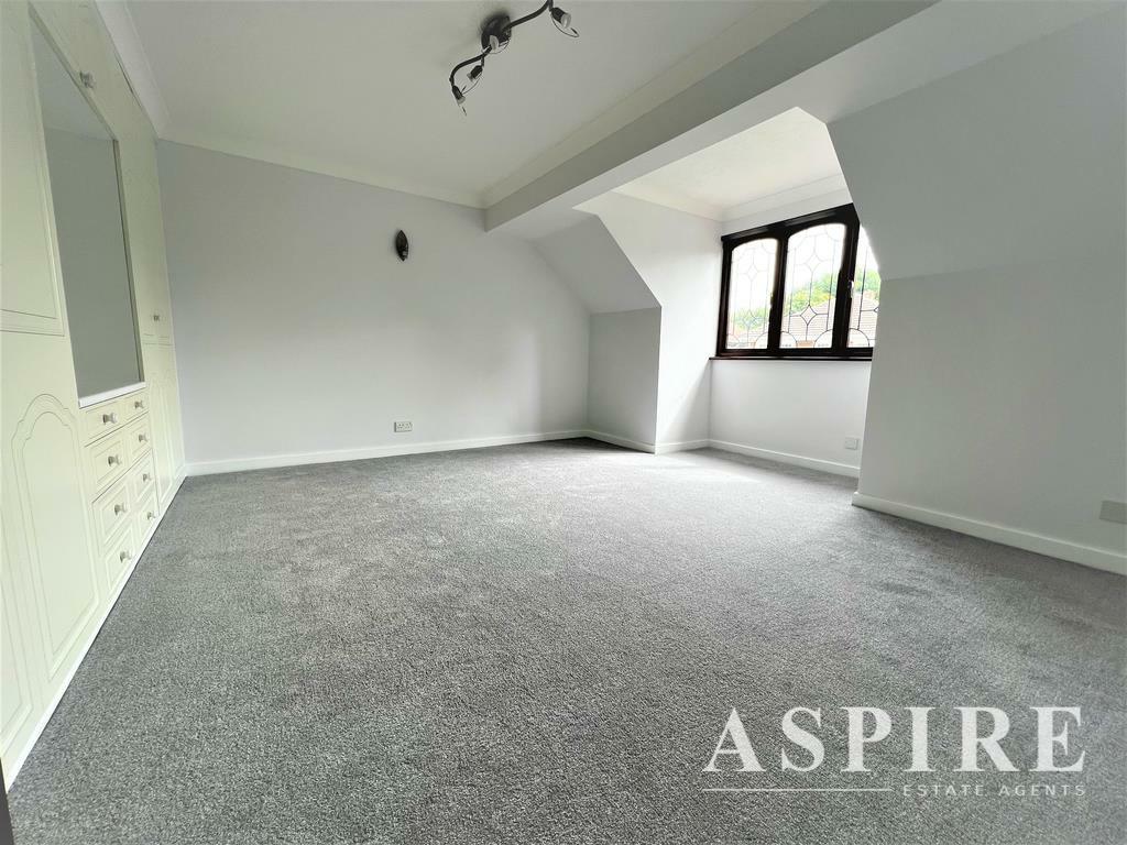 5 bedroom detached house for sale in Thundersley Grove, Benfleet, SS7