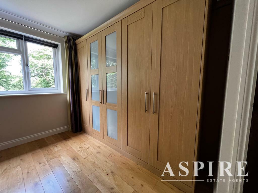 5 bedroom detached house for sale in Thundersley Grove, Benfleet, SS7