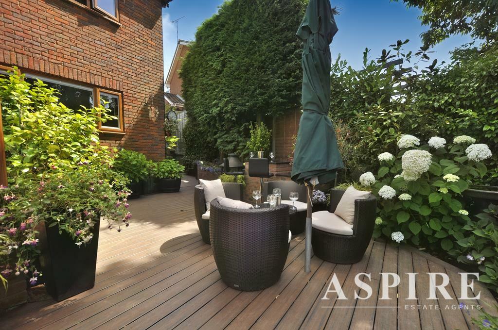 5 bedroom detached house for sale in Thundersley Grove, Benfleet, SS7