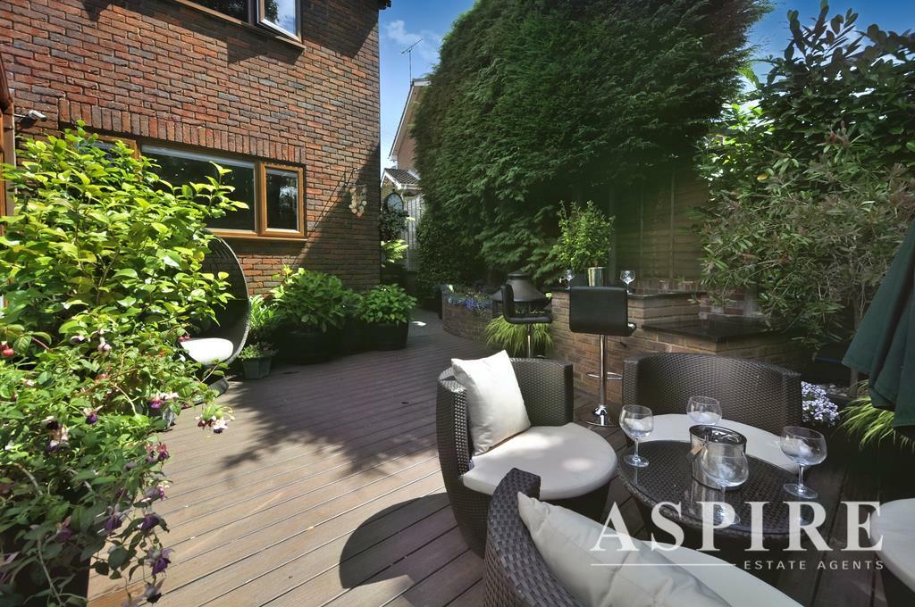 5 bedroom detached house for sale in Thundersley Grove, Benfleet, SS7