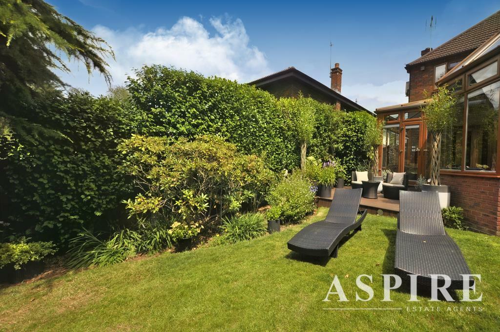 5 bedroom detached house for sale in Thundersley Grove, Benfleet, SS7