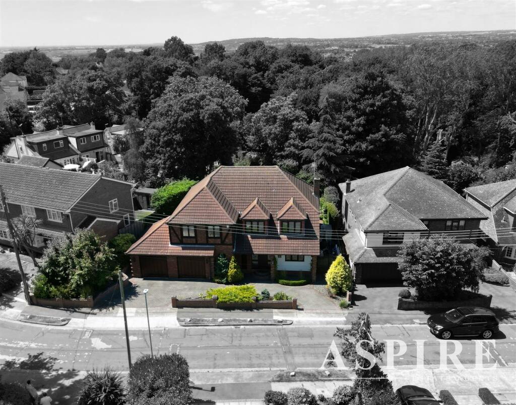 5 bedroom detached house for sale in Thundersley Grove, Benfleet, SS7