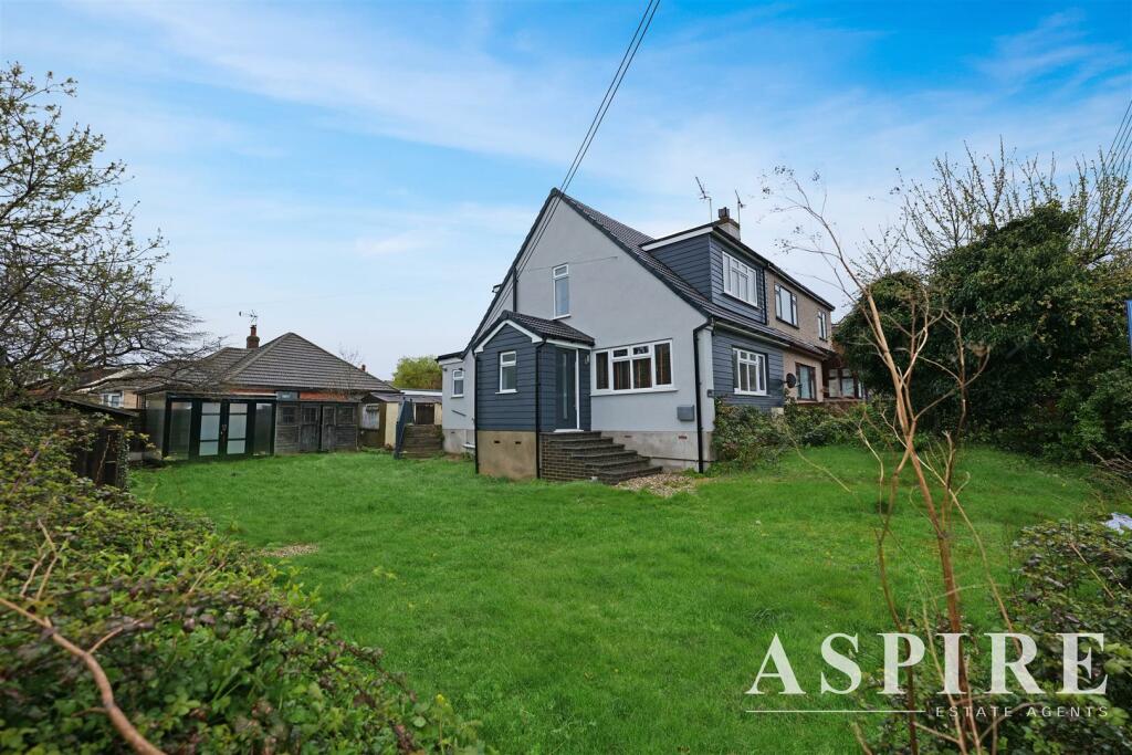 3 bedroom semidetached house for sale in Kimberley Road, Benfleet, SS7
