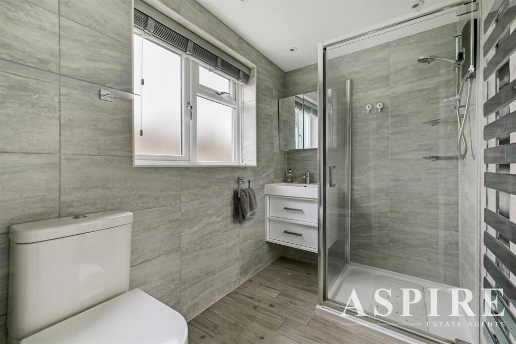 3 bedroom semidetached house for sale in Kimberley Road, Benfleet, SS7