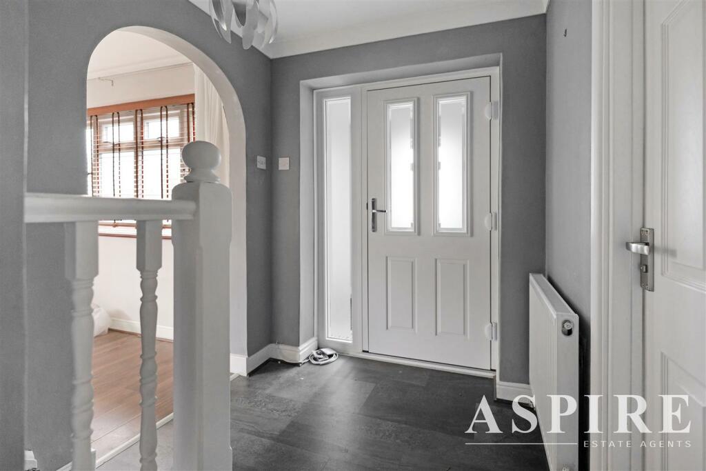 3 bedroom semidetached house for sale in Kimberley Road, Benfleet, SS7
