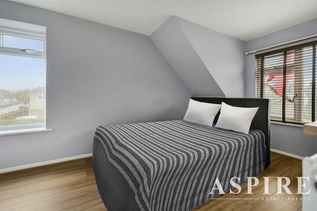 3 bedroom semidetached house for sale in Kimberley Road, Benfleet, SS7